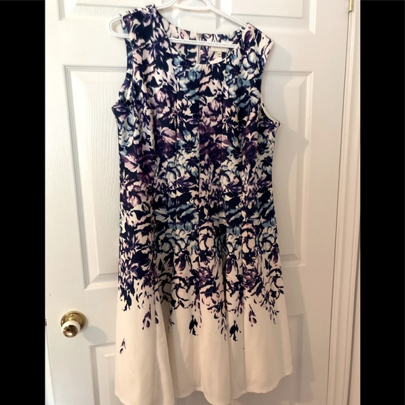 Floral Print Pleated Day Dress - Picture 2 of 2